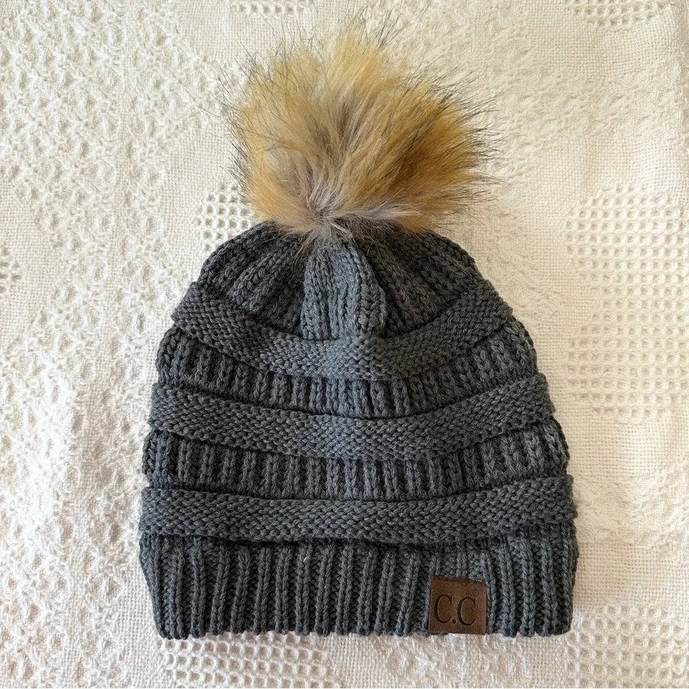 Pom Pom Beanie Hat Womens OS Dark Gray Knit Nordic Winter Ski Faux Fur CC NEW
